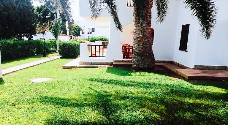 Nice holiday apartment with yard, patio & private pool | Next to the beach | Perfect for remote work | Dogs allowed in Alayor