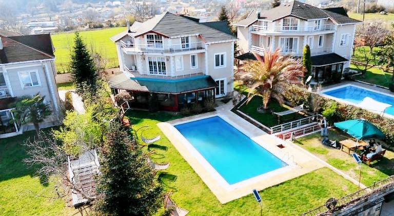 Villa with barbecue, private pool & patio | Suitable for remote work — photo 3