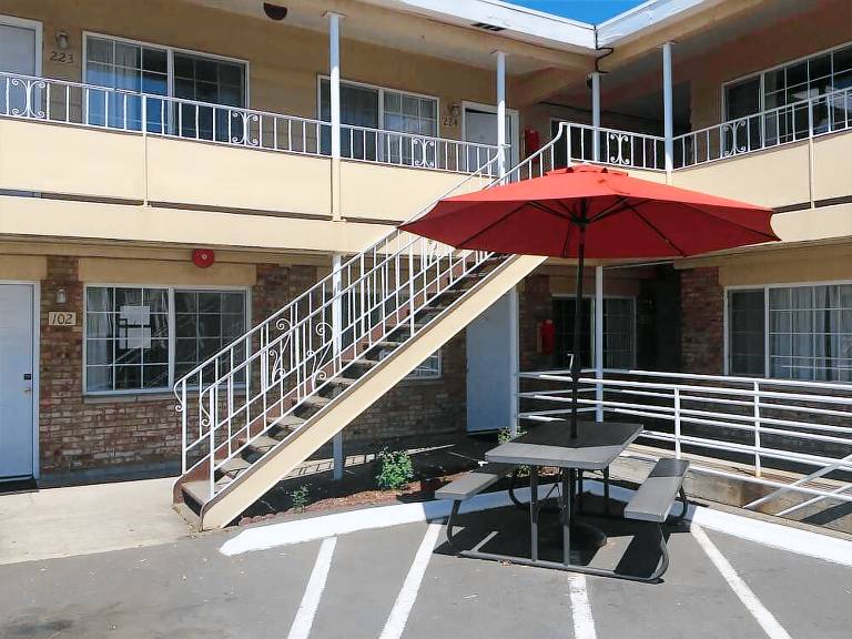 Motel  Wallingford