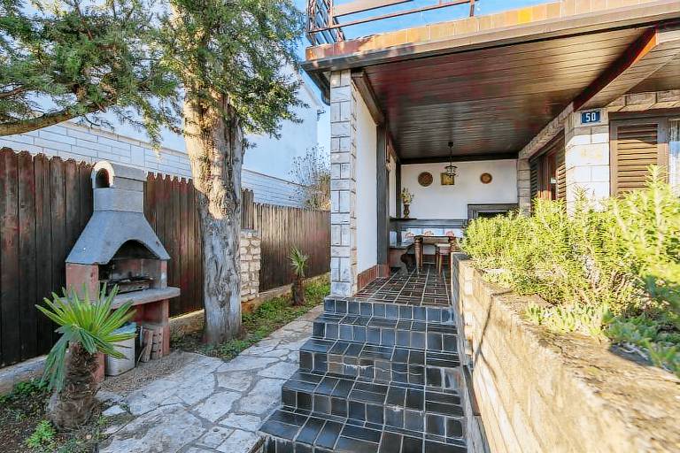Vacation home with yard, patio & grill | Sea view — photo 3