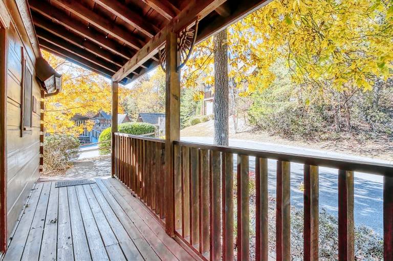 Cabin with terrace & private pool — photo 3