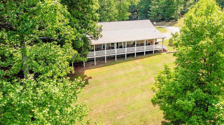 Leiper’s Fork Hilltop Home on 12 Private Acres near Franklin and Nashville — photo 2
