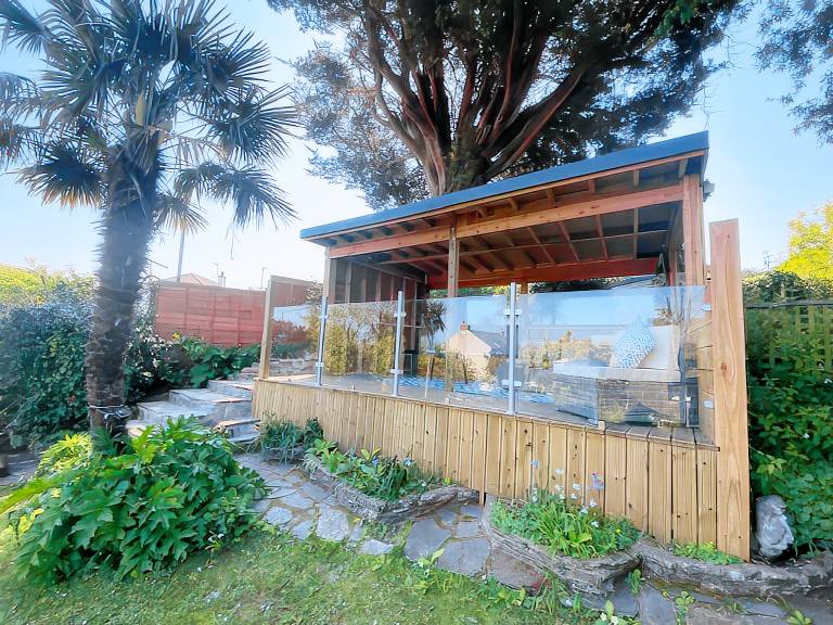 Cottage with yard | Beach view — photo 2