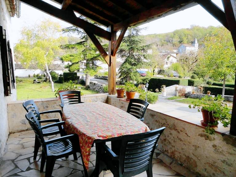 Gite with grill, patio & garden — photo 2