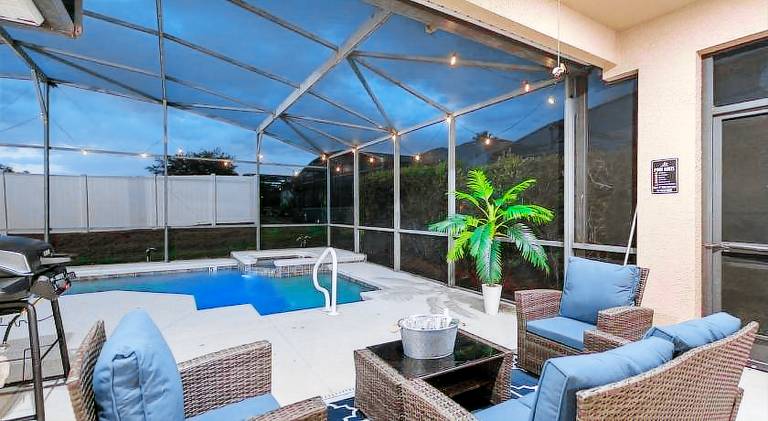 House with jacuzzi & pool in Davenport, FL
