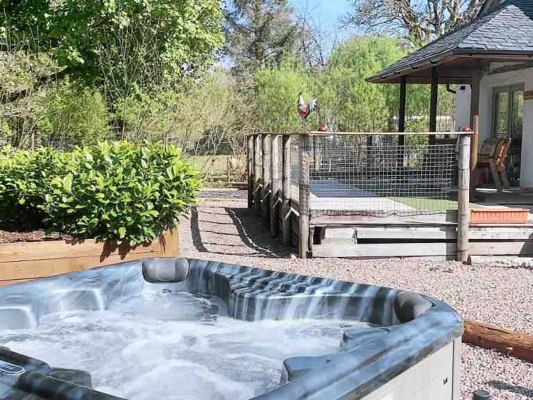 Family-oriented cottage with jacuzzi & garden | Dogs allowed — photo 2