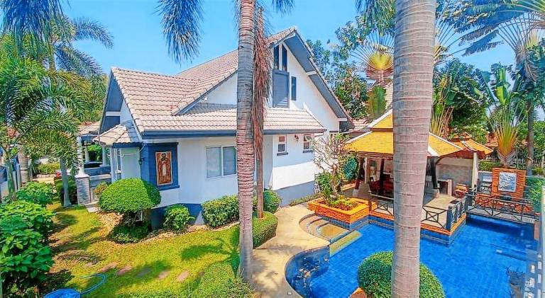 Villa with jacuzzi & pool — photo 2