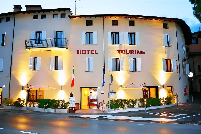Hotel Touring Gardone Riviera in Toscolano Maderno