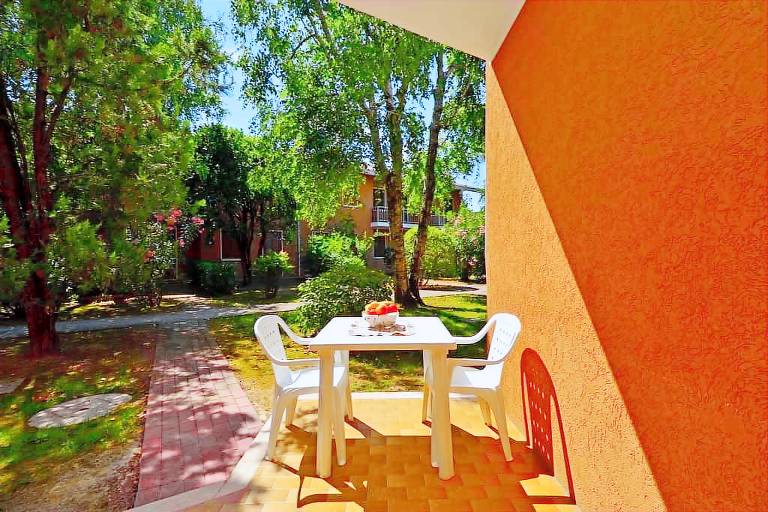 Rental apartment with pool, garden & patio — photo 2