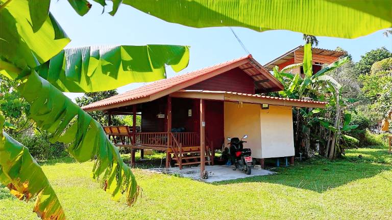Vacation home with yard in Ko Pha-ngan