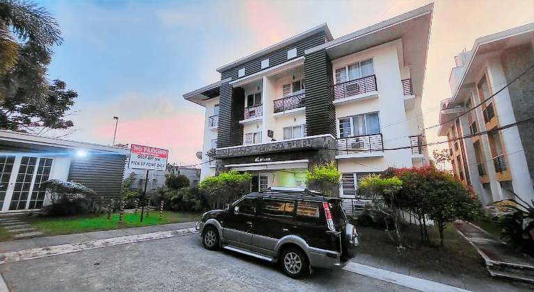Staycation Tagaytay Albizia, nearby La Mariposa — photo 2