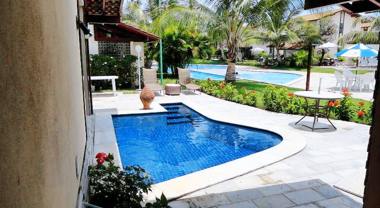 Vacation home with pool — photo 3