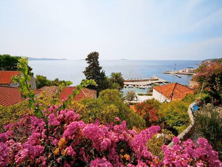 Holiday apartment with yard | Close to the beach | Pets allowed in Dubrovnik
