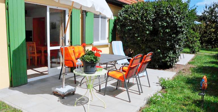 Apartment with terrace, garden & grill | Garden view — photo 2