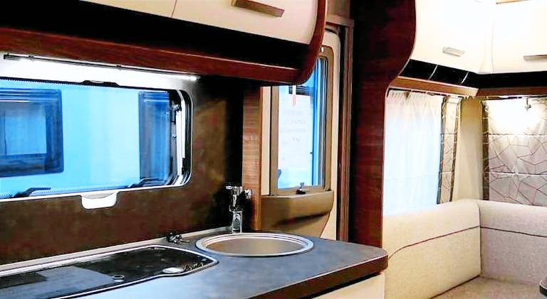 Cozy Caravan in Camping Erlengrund, Bad Hofgastein — photo 4