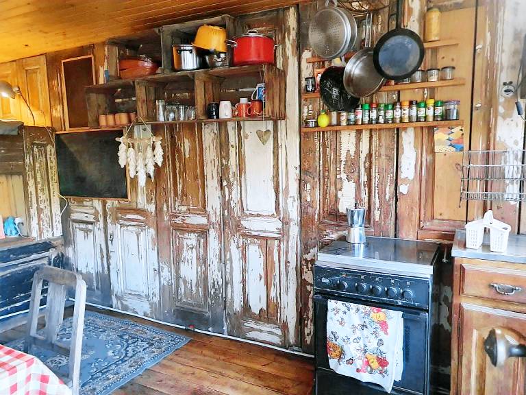 Cob Roundhouse Glamping Stay Nestled in the Serra do Acor Mountains — photo 5