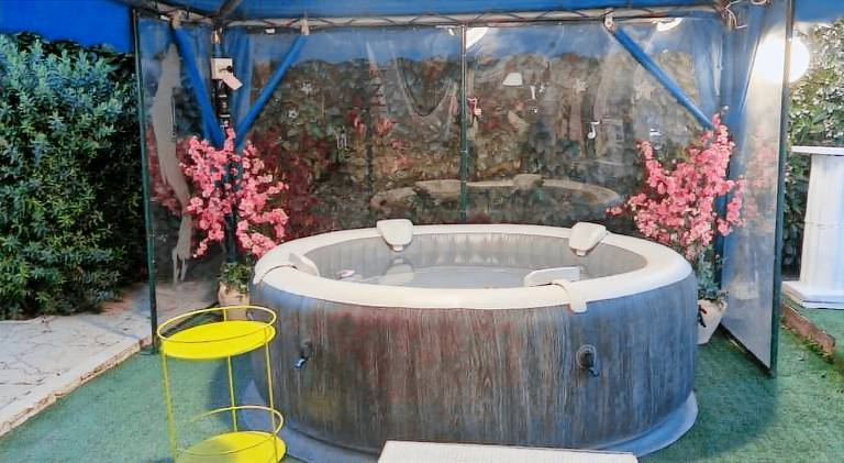 Villa with pool & jacuzzi | Pet-friendly — photo 5