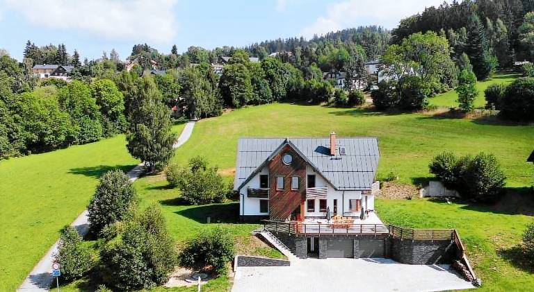 Apartment with garden, terrace & sauna in Benecko
