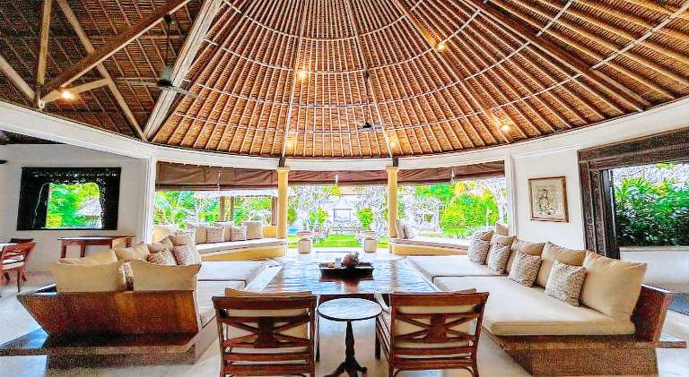 Villa with pool & jacuzzi — photo 4