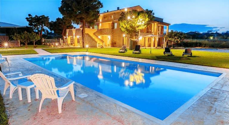 House with pool, garden & patio in Giulianova