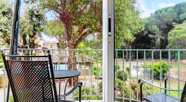 Rental apartment with garden, terrace & private pool — photo 4