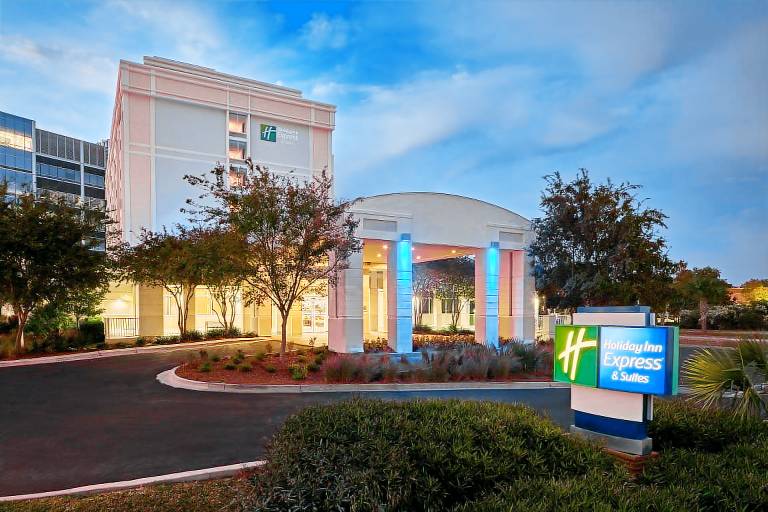 Holiday Inn Express & Suites Charleston Dwtn – West Edge By IHG in Charleston, SC