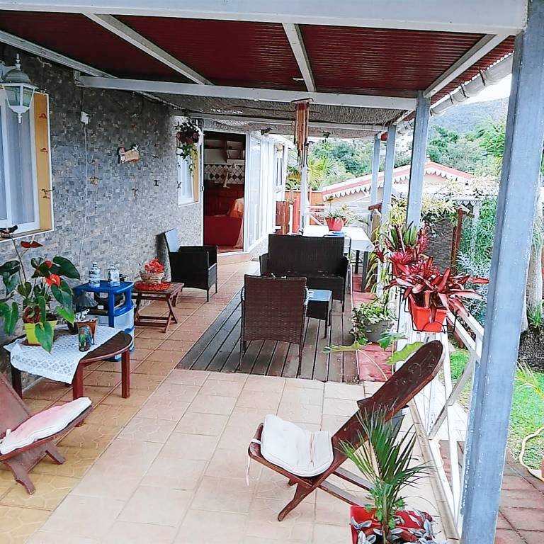 Charmantes Haus mit Gemeinschaftspool in Saint Pierre