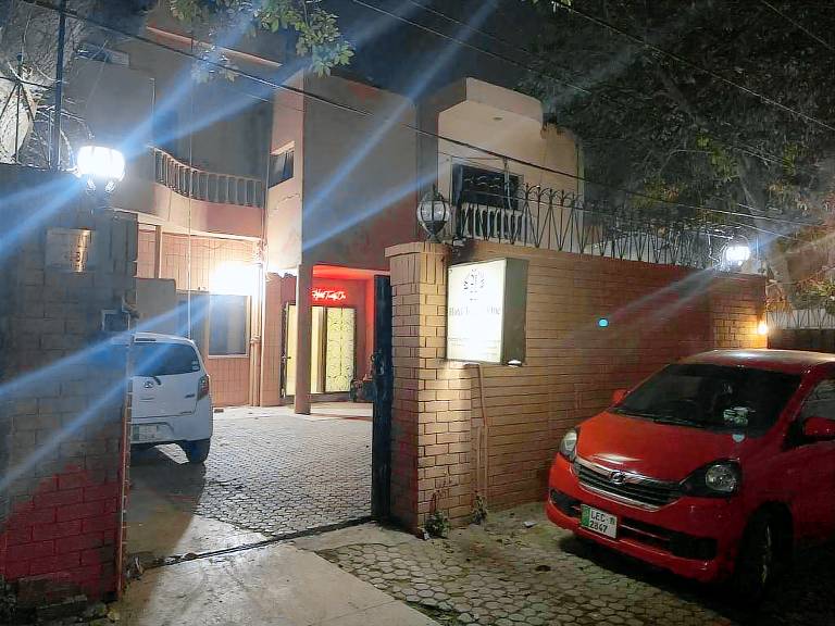 Hotel Twenty One Gulberg