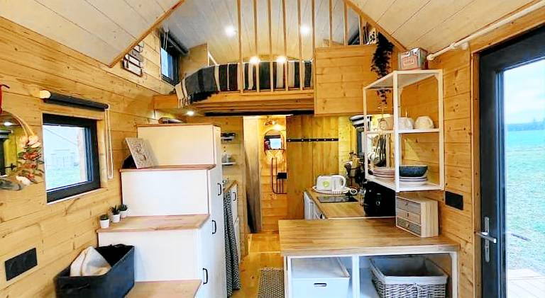 Lovely lodge with patio, pool & garden | Pets allowed — photo 2