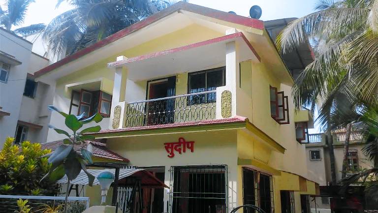 Rental apartment with garden & terrace in Alibag