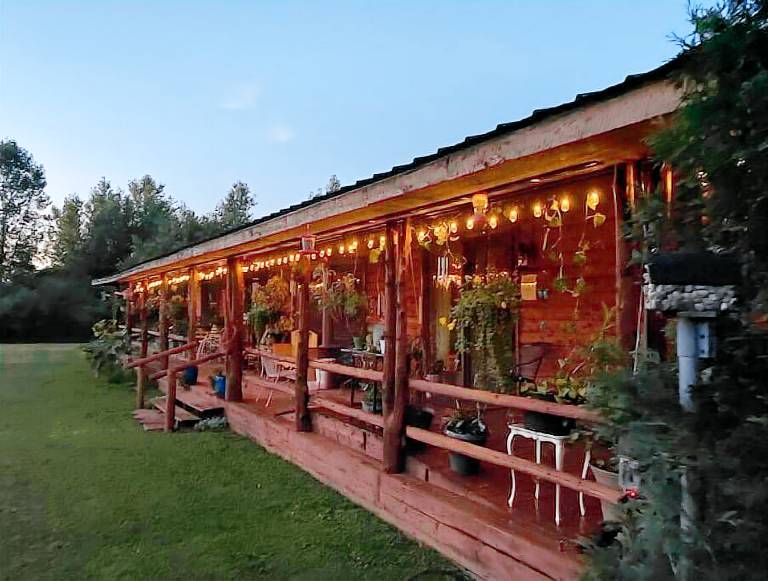 House  Canadian Lakes