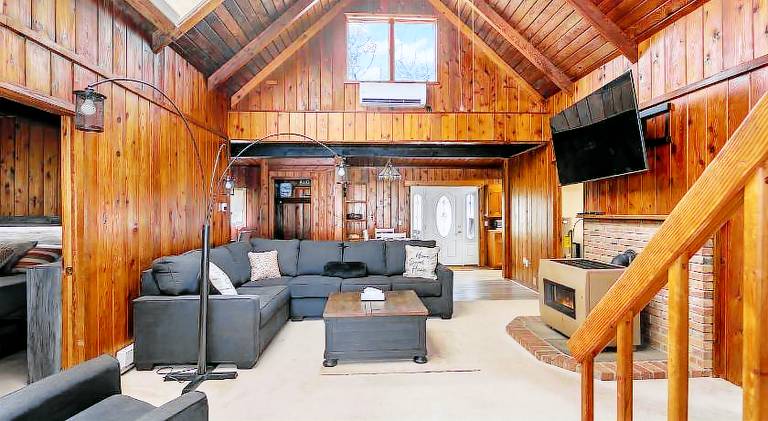 Vacation home with pool | Pets are welcome — photo 3