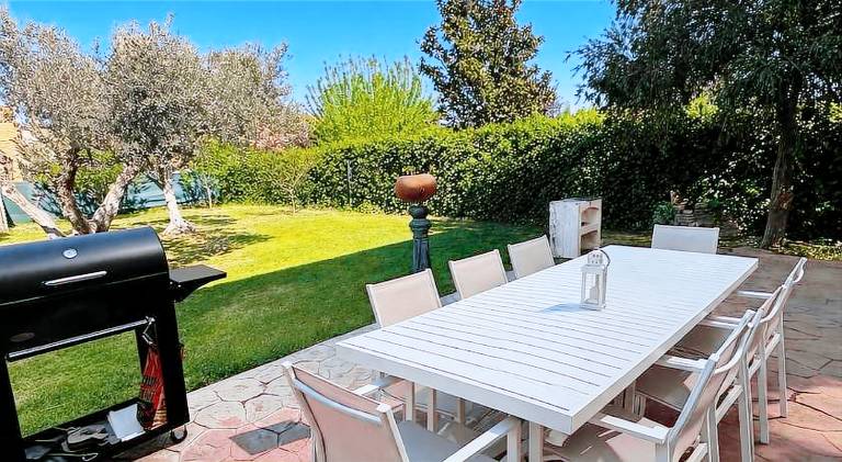 Vacation home with pool in Zaragoza
