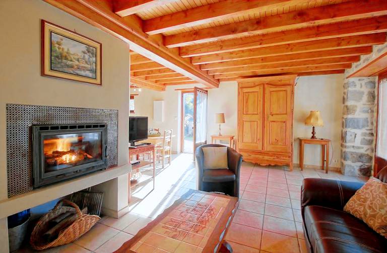 Gite with barbeque & patio — photo 2