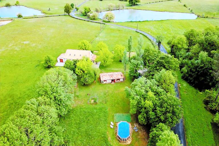 House with terrace, yard & pool | Garden view in Périgueux