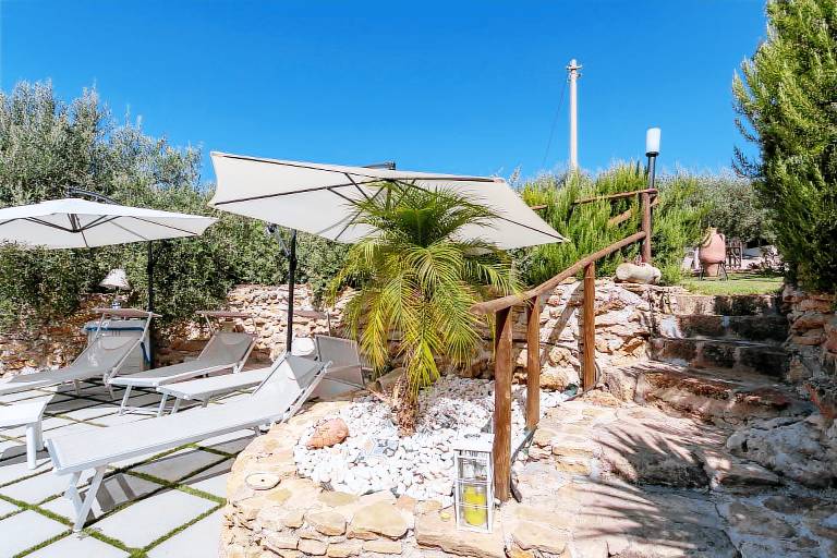 Fully equipped villa with yard, fast internet & hot tub | Garden view | Suitable for remote work | Dogs allowed — photo 4