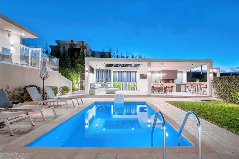 Villa  Tsilivi