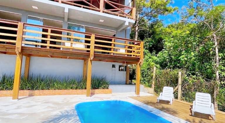 Apartment with garden, barbecue & pool in Imbituba
