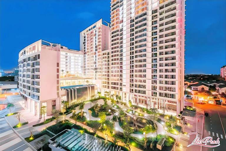 Child-friendly beautiful holiday apartment with garden, pool & hot tub | Perfect for remote work | Pet-friendly in Ho Chi Minh City
