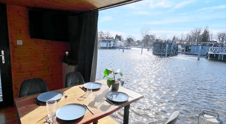 Ruheoase am Wasser, Sauna-Hausboot in Naturidylle in Berlin