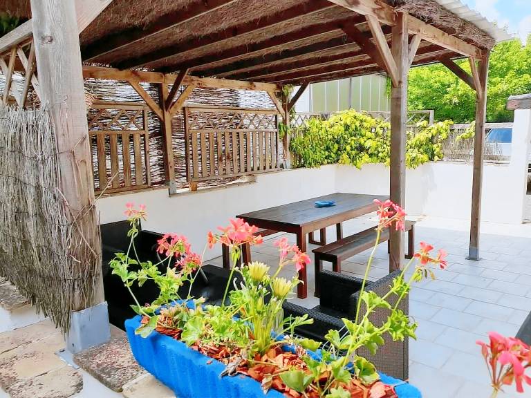 House with pool, patio & BBQ — photo 3