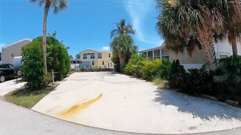 Camping suite with pool & hot tub | Beach view — photo 2
