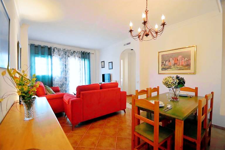 Fully equipped holiday apartment with patio & pool | Beach nearby | Dogs allowed — photo 4