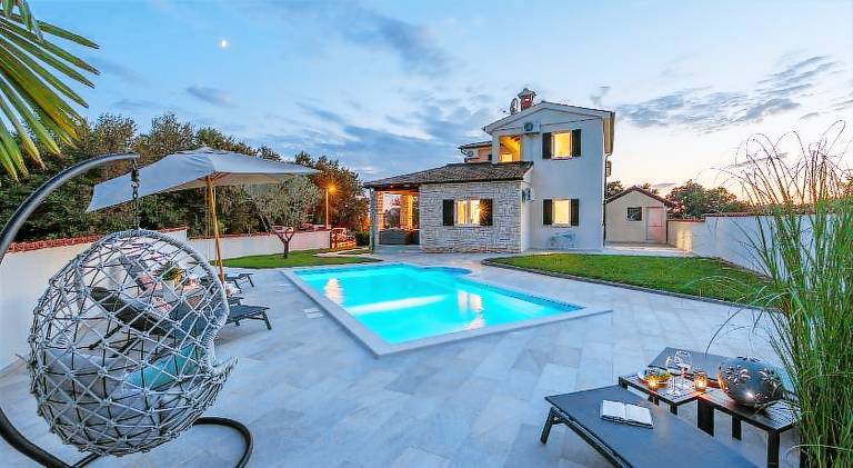Villa with pool in Tar-Vabriga
