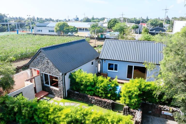Gwarangpelong Minbak Jeju Couple Family Private House
