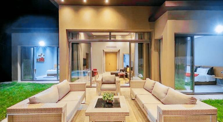 Palms Edge Villas avec Piscine & Jardin Prives