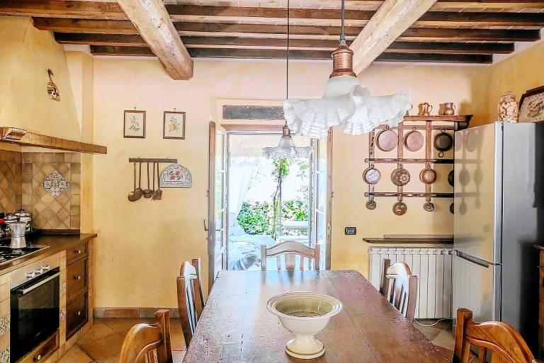 Charming villa overlooking Valfabbrica — photo 5