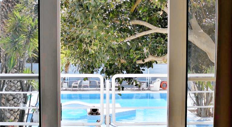 Apartment with patio, pool & garden — photo 3