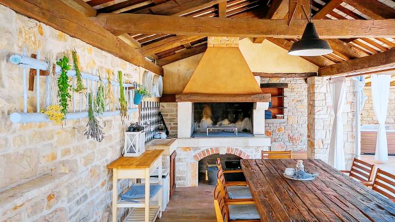 Lovely villa with private pool, barbeque & hot tub | Pets allowed — photo 4