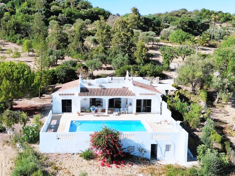 House Santa Bárbara de Nexe